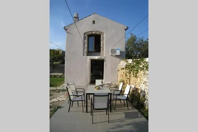 Ferienhaus In Omisalj Mit Grosser Terrasse 0*,