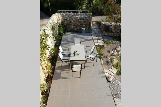 Prázdninový dům Ferienhaus In Omisalj Mit Grosser Terrasse